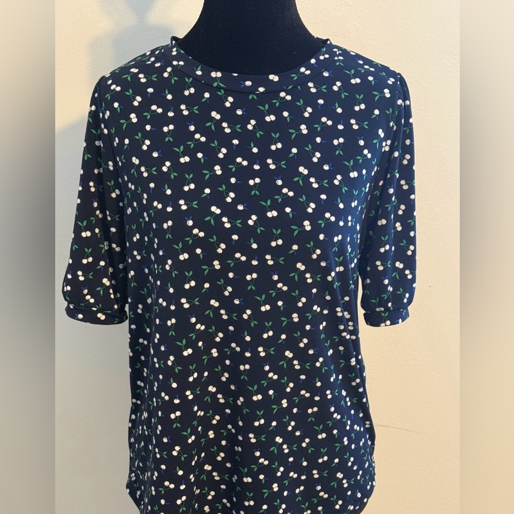 Women’s Banana‎ Republic cherry blouse size small - Picture 2 of 3